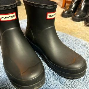 Flat rain booties almost new